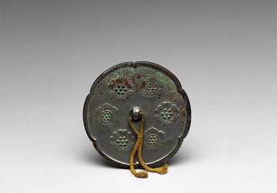 图片[2]-Lobed bronze mirror decorated with stylized flowers, middle Tang dynasty, 8th-9th century-China Archive